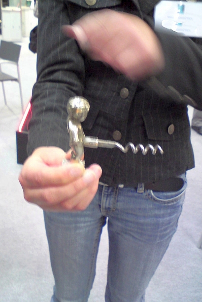 Hochtechnisches Werkzeug für den Allgemeingebrauch. "Hermann hieß er"